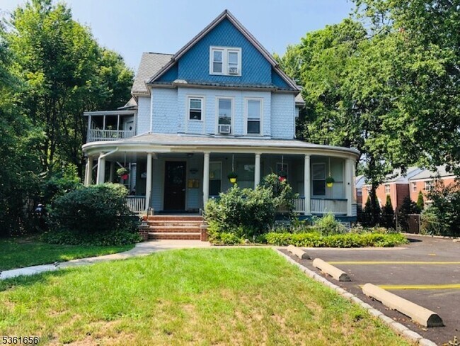 Primary Photo - 136 Lincoln St