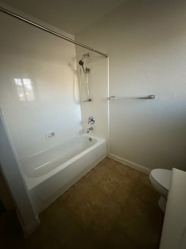 Building Photo - AVAILABLE NOW! Outstanding 3 Story Home!