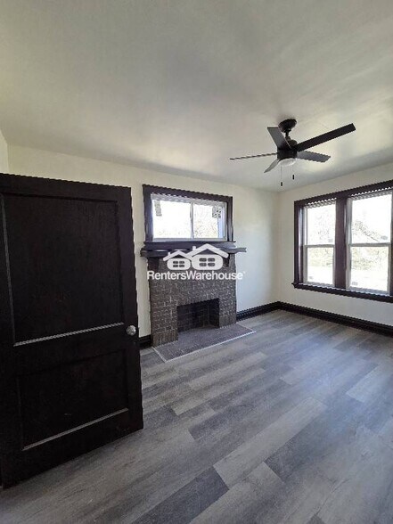 Building Photo - 5066-5068 W Florissant Ave