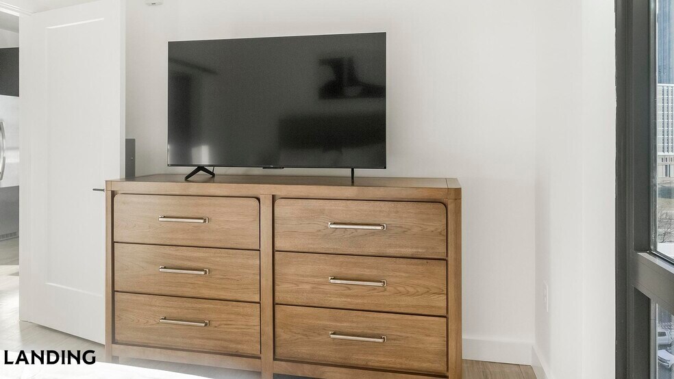 Building Photo - 1007 S Mint St