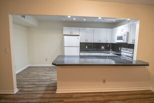 Building Photo - 2732 SW Matheson Ave