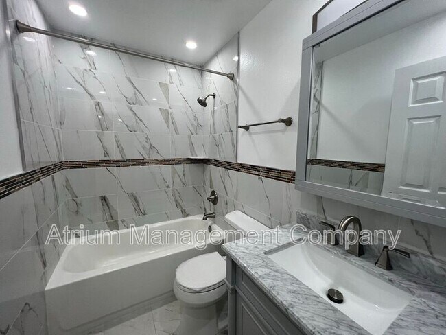 Building Photo - 3037 Bonkirk Dr