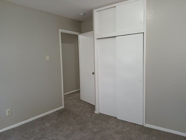 Building Photo - Move in by 1/31/2025 & Get 1/2 Off 1st Mon...