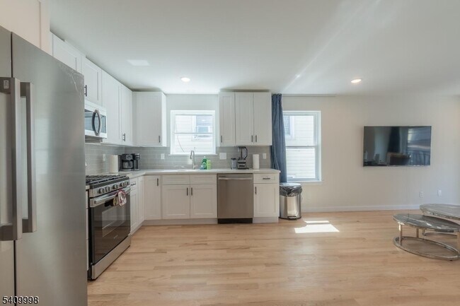 Building Photo - 116 Brookdale Ave