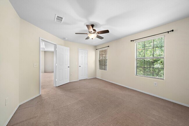 Building Photo - 1418 S Maple Dr