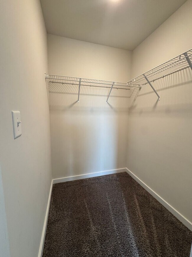 Building Photo - Spacious 3-Bedroom Home with Loft – Minute...