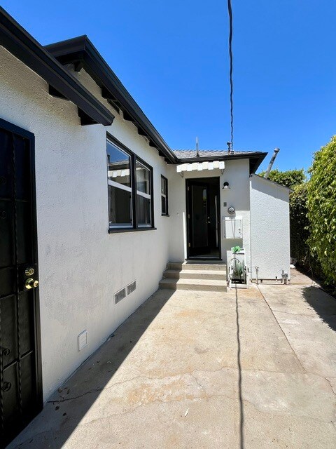 Building Photo - 11552 Braddock Dr