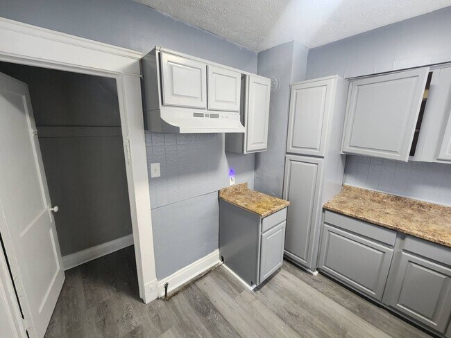 Building Photo - Charming 3-Bedroom Property in Prime Location