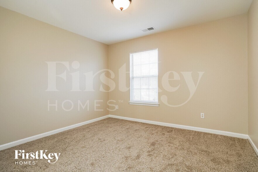 Building Photo - 1403 Paulonia Way