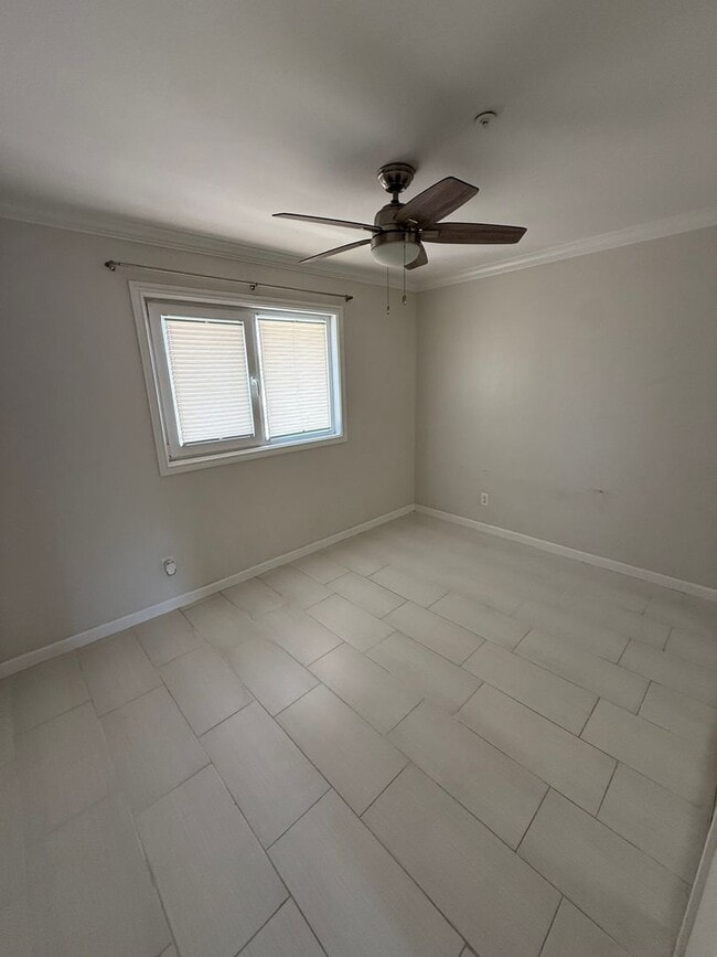 Building Photo - Modern 3 Bedroom, 2.5 Bath Two-Story Townh...