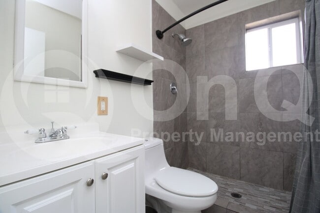 Building Photo - 50 E Valencia Dr