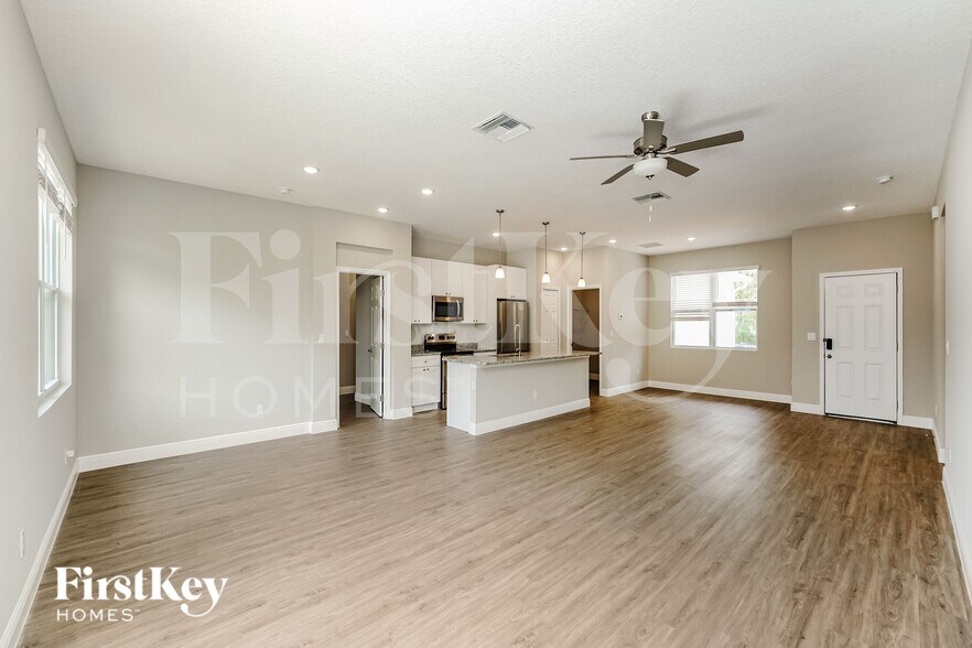 Building Photo - 612 Reading St SE