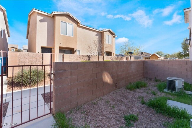 Building Photo - 3684 Hidden Beach Ct