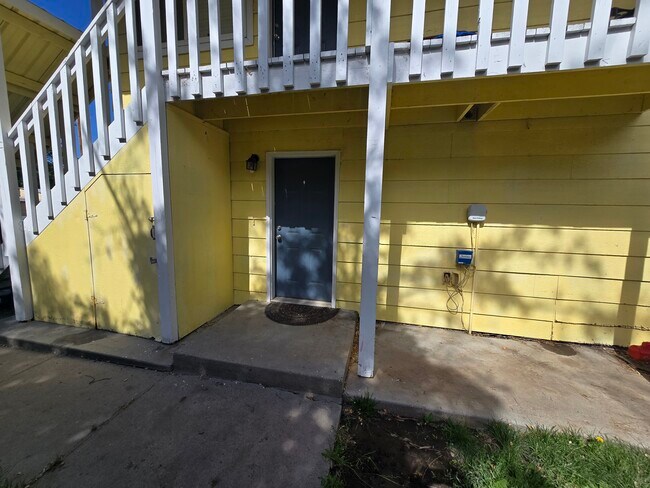 Building Photo - 737 7th Ave N