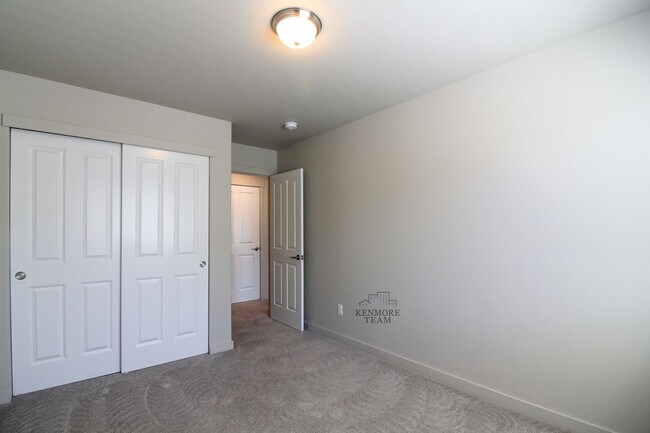 Building Photo - 3 Bedroom, 2 Bath Townhome in Kennewick