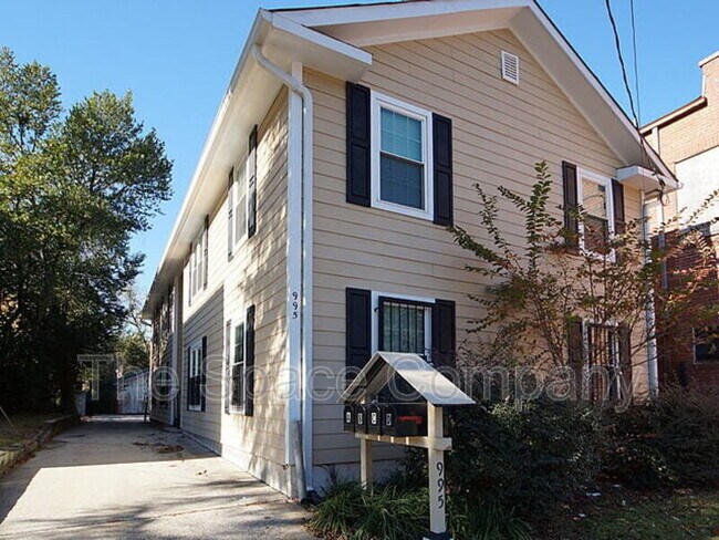 Building Photo - 995 King St