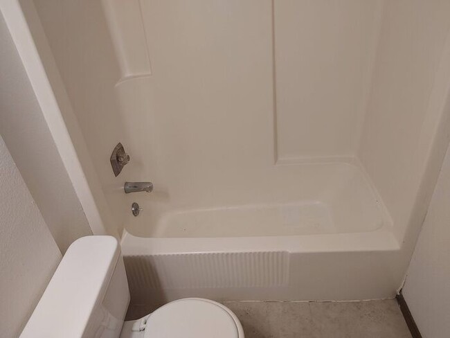 Building Photo - $895 | 1 Bedroom, 1 Bathroom Apartment | N...