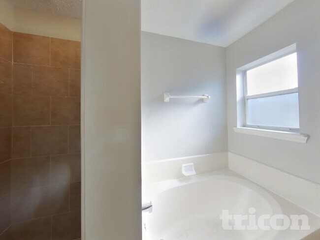 Building Photo - 585 Fallen Timbers Dr