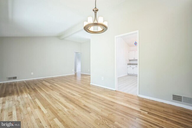 Building Photo - 7826 Glenister Dr