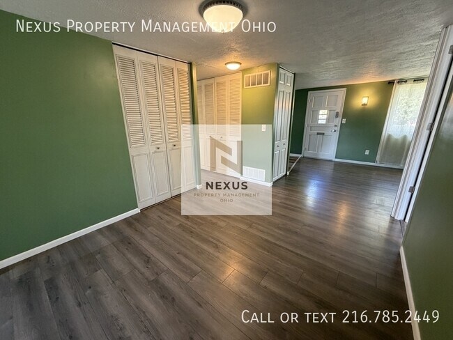 Building Photo - 6475 Sandfield Dr