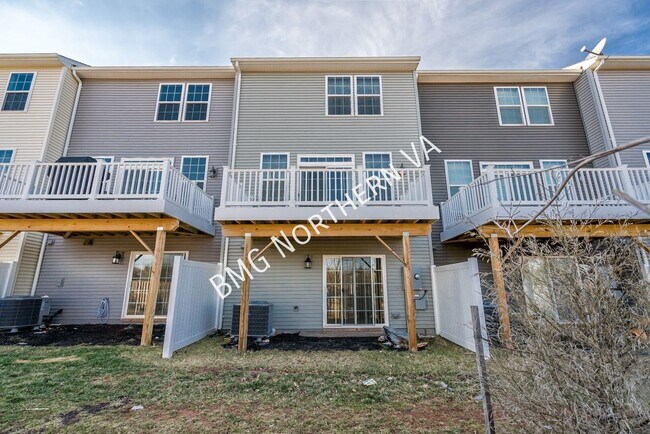 Building Photo - 8435 Girvan Ct