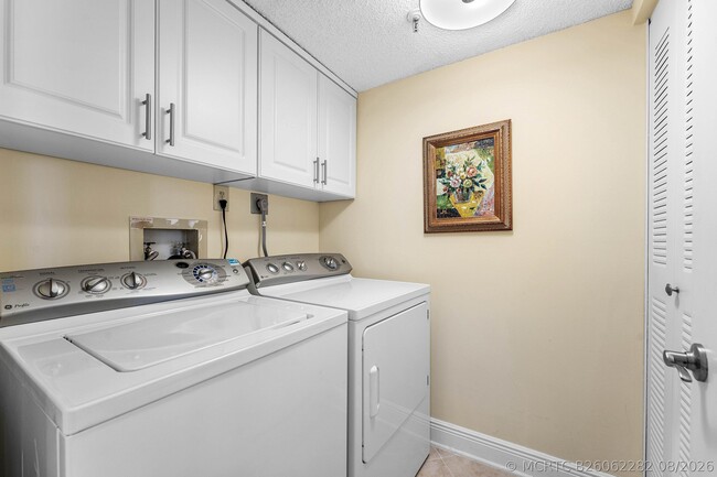 Building Photo - 7076 Huntington Ln