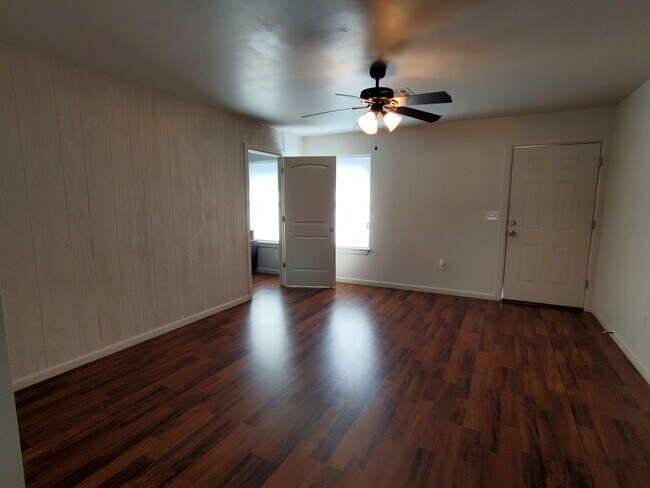 Building Photo - 37 W Thatcher St