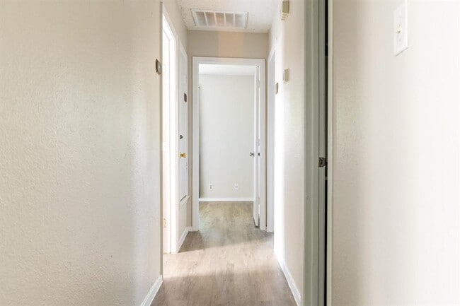 Building Photo - 1212 Bonnie Brae St