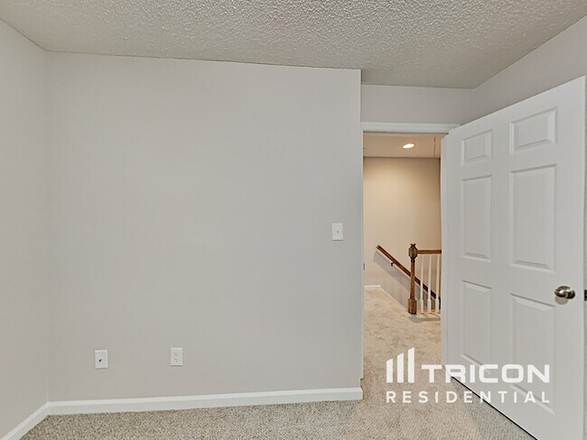 Building Photo - 5000 Baffin Ct