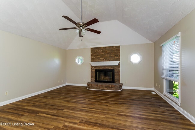 Building Photo - 300 Wava Dr