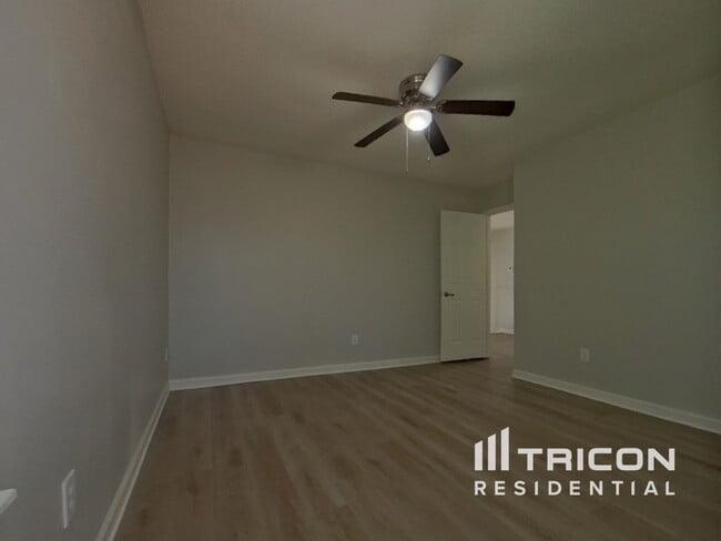 Building Photo - 1105 Glendevon Cir