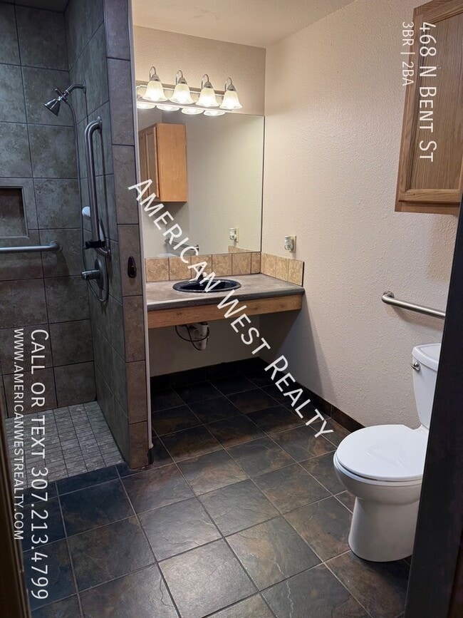 Building Photo - 468 N Bent St