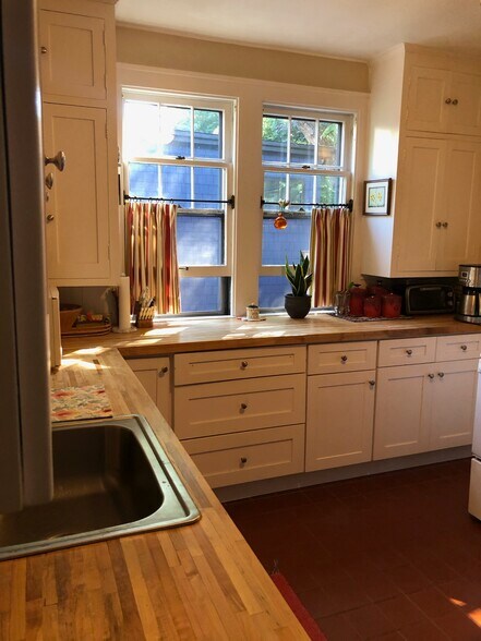 Kitchen - 826 Osceola Ave