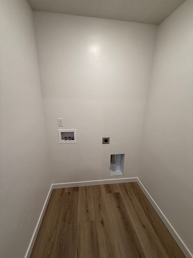 Building Photo - 5697 E Surfers Pt Ln