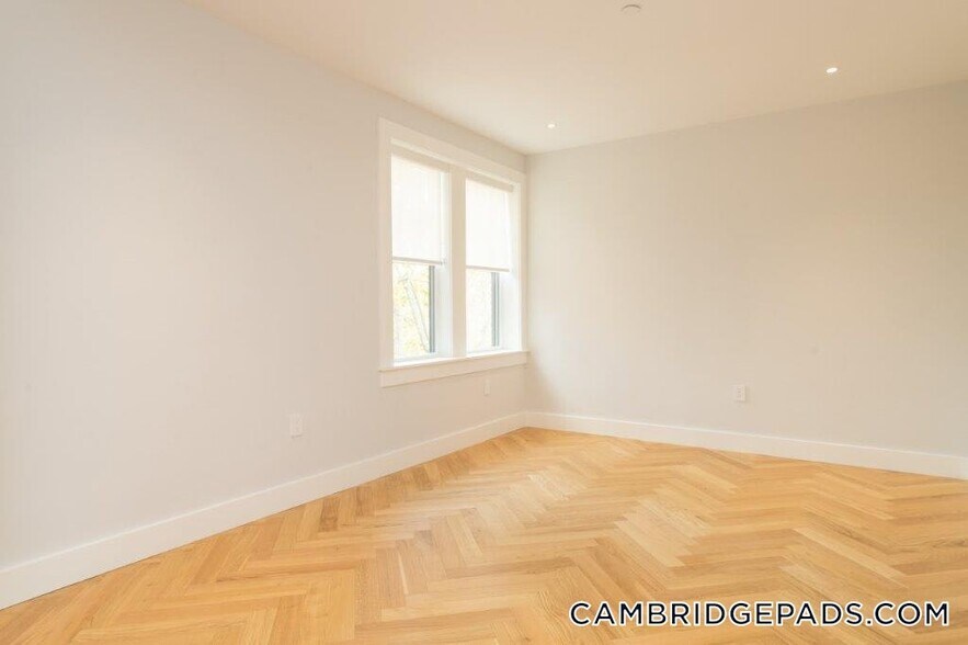 Building Photo - 19A Forest St