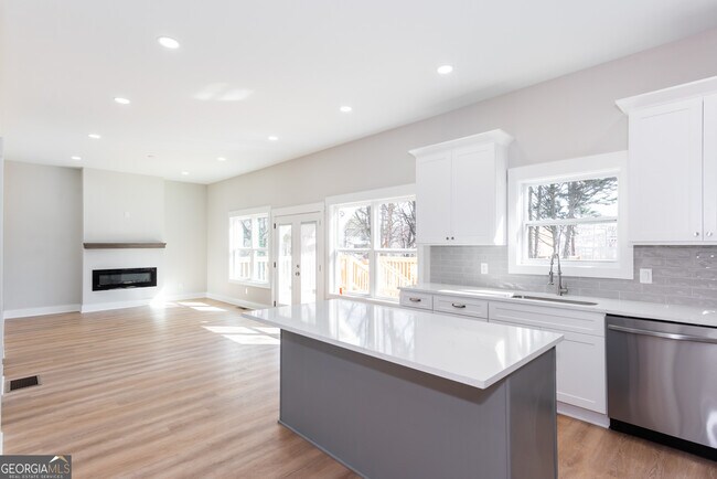 Building Photo - 3286 Bachelor St