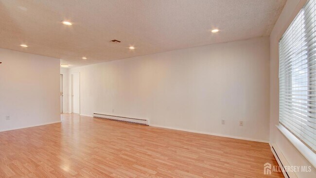 Building Photo - 94C Salix Plaza