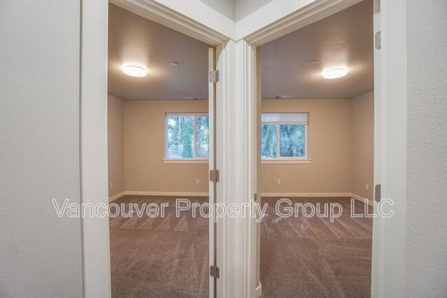 Building Photo - 2429 NE 54th St
