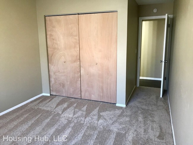 Building Photo - 795 6th St E