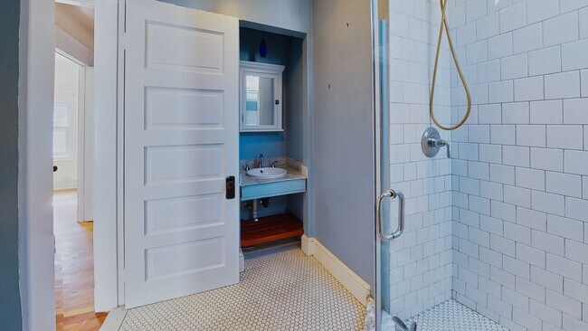 Building Photo - [In-Unit Laundry; Garden] Townhouse-Style Living, with Historical Details & Parking!