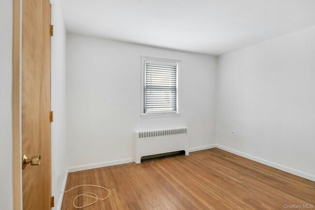 Building Photo - 105 Woodside Ave