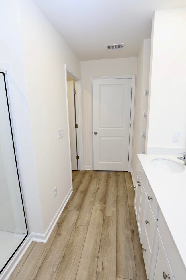 Building Photo - 1718 Canopy Dr