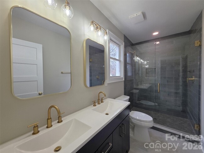 Building Photo - 200 E 2nd St