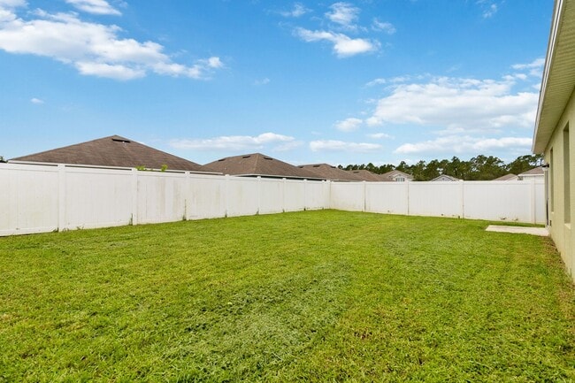 Building Photo - Beautiful 4/2 Energy Efficient Home in St. Cloud w/ Fully Fenced Yard
