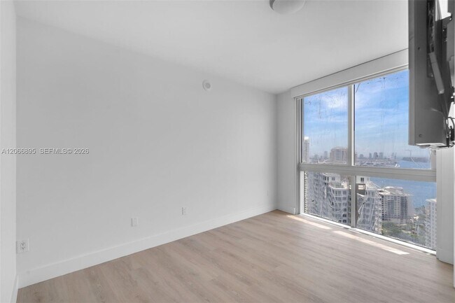 Building Photo - 495 Brickell Ave