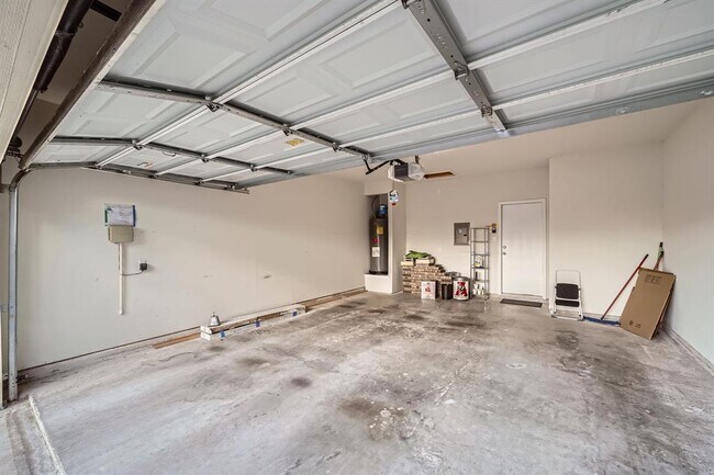 Building Photo - 16001 Hampton Bliss Trce