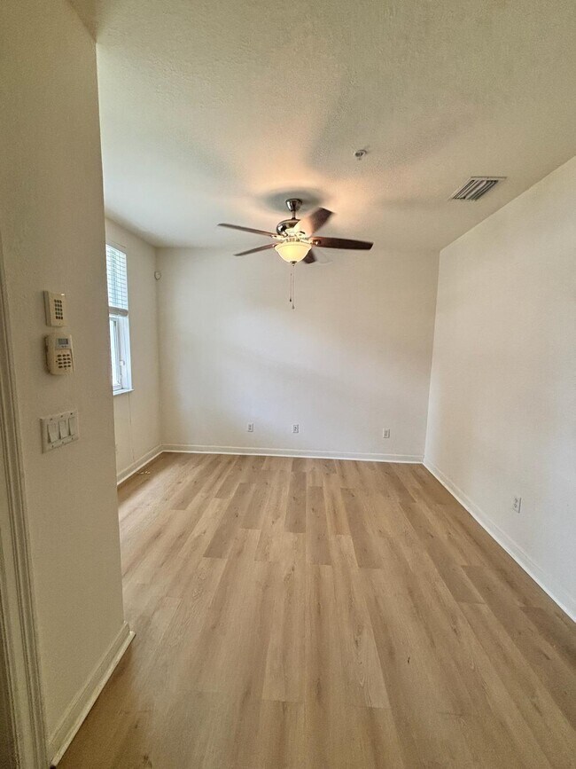 Building Photo - 767 Millbrae Ct