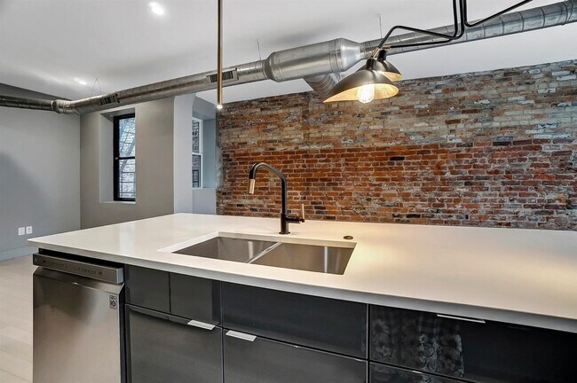 Building Photo - 1534 Republic St