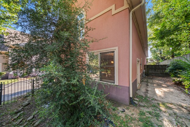 Building Photo - 1993 Eastend Dr