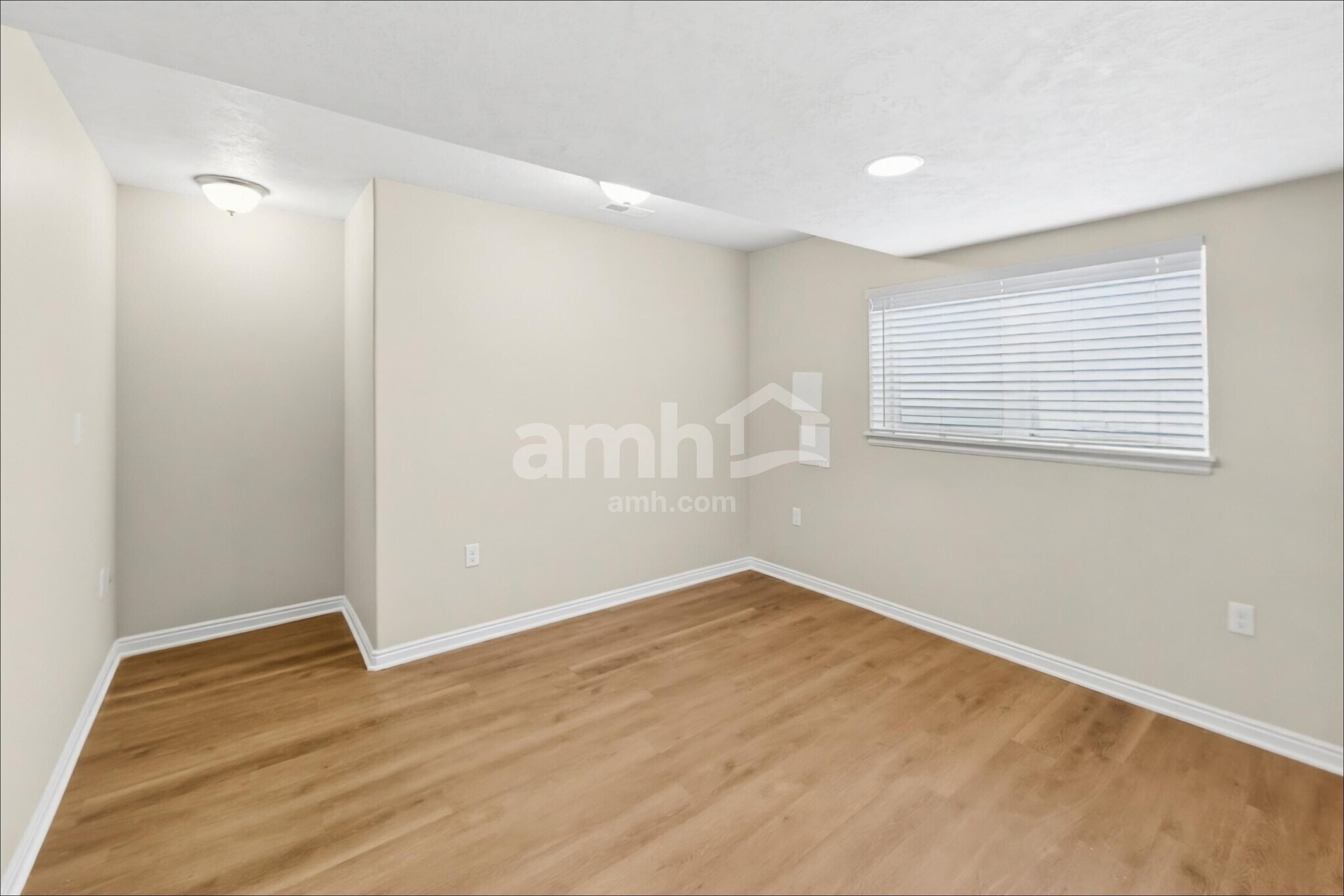 Building Photo - 5763 W Sunbright Ln
